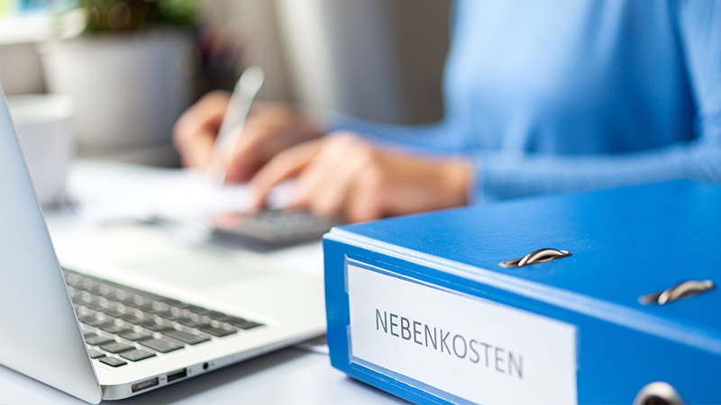 Ein Aktenordner mit der Aufschrift Nebenkosten